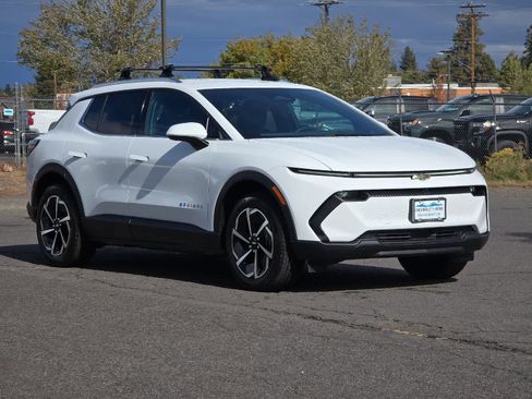 New 2026 Chevrolet Equinox EV LT image 9
