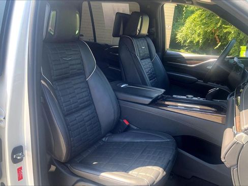 Used 2022 Cadillac Escalade Premium Luxury Platinum AWD/4WD image 7