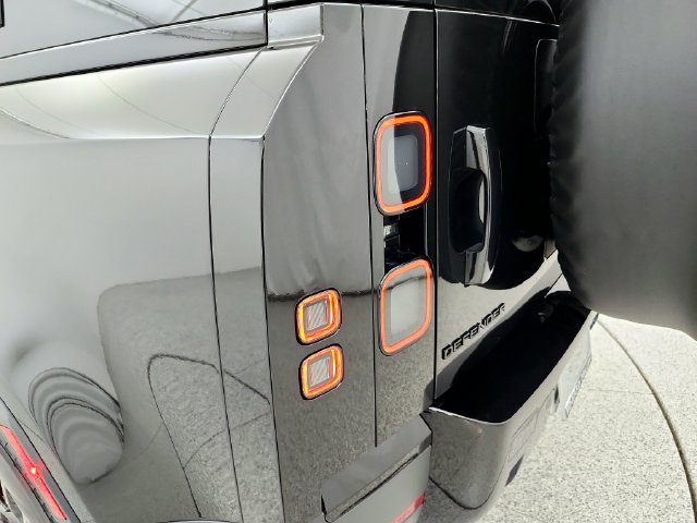 Certified 2026 Land Rover Defender 110 S AWD/4WD image 31