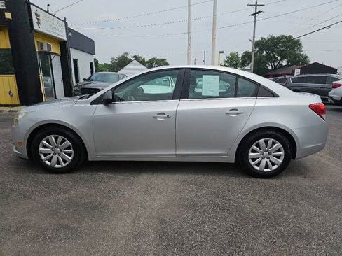 Used 2011 Chevrolet Cruze LS FWD image 12