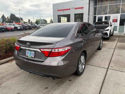 Used 2015 Toyota Camry SE FWD image 4