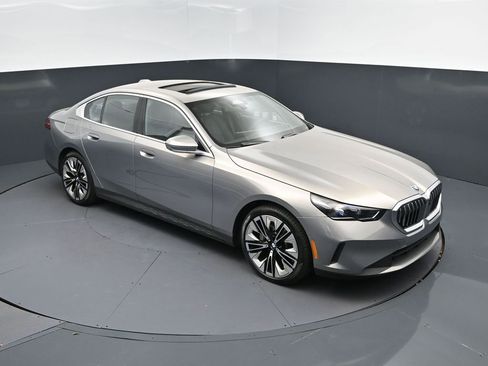 Certified 2026 BMW 530i image 36