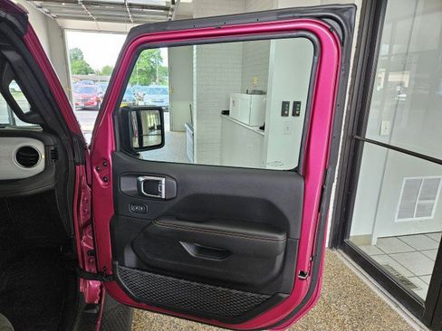 Used 2024 Jeep Wrangler Unlimited Sahara AWD/4WD image 14