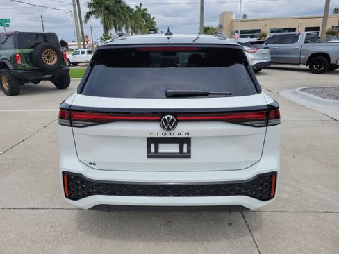New 2026 Volkswagen Tiguan SE R-Line FWD image 5