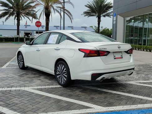Used 2025 Nissan Altima 2.5 SV w/ SV Premium Package FWD image 3