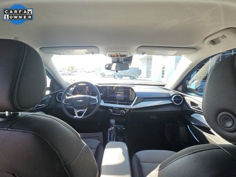Used 2025 Chevrolet Trax LT w/ Driver Confidence Package image 12