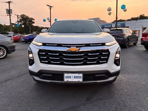 Used 2026 Chevrolet Equinox LT FWD image 2