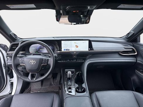 Used 2025 Toyota Crown Signia w/ Advanced Technology Package image 13