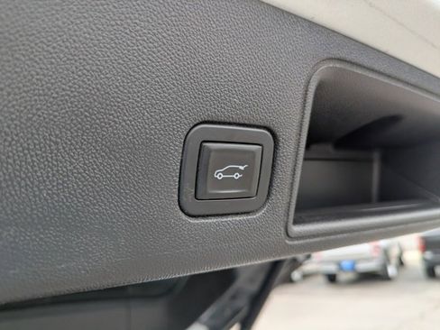 Used 2019 GMC Terrain Denali w/ Advanced Safety Package image 23