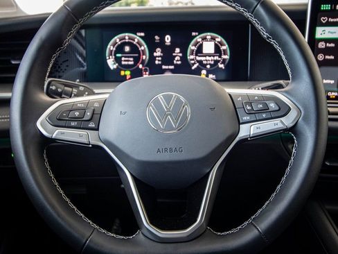 New 2026 Volkswagen Tiguan SE image 33