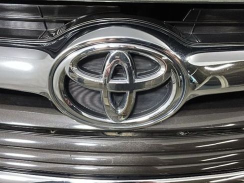 Used 2015 Toyota Highlander XLE AWD/4WD image 9