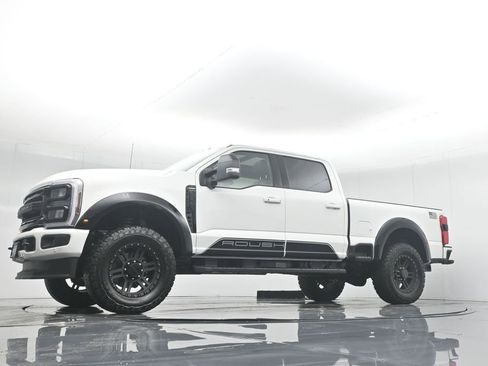 New 2026 Ford F250 Lariat w/ Black Appearance Package image 7