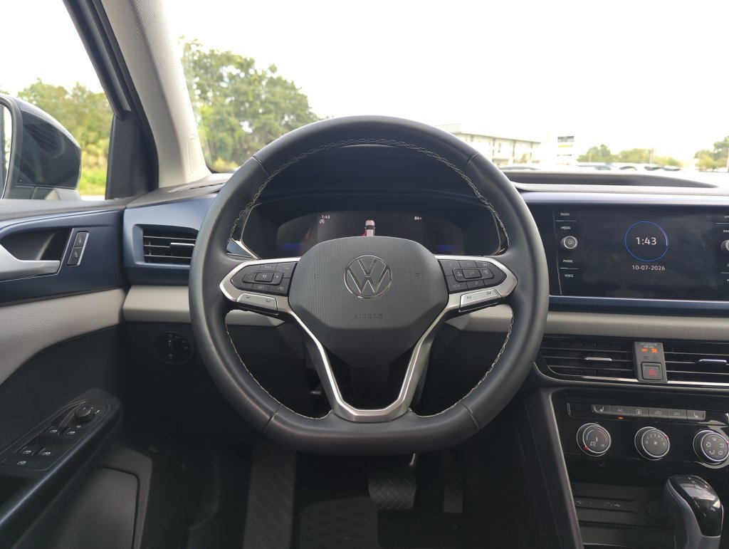 Used 2023 Volkswagen Taos SE w/ Panoramic Sunroof Package FWD image 17