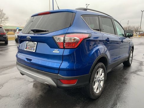 Used 2017 Ford Escape SE w/ Equipment Group 201A image 3