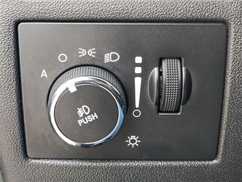 Used 2014 Dodge Challenger R/T image 23