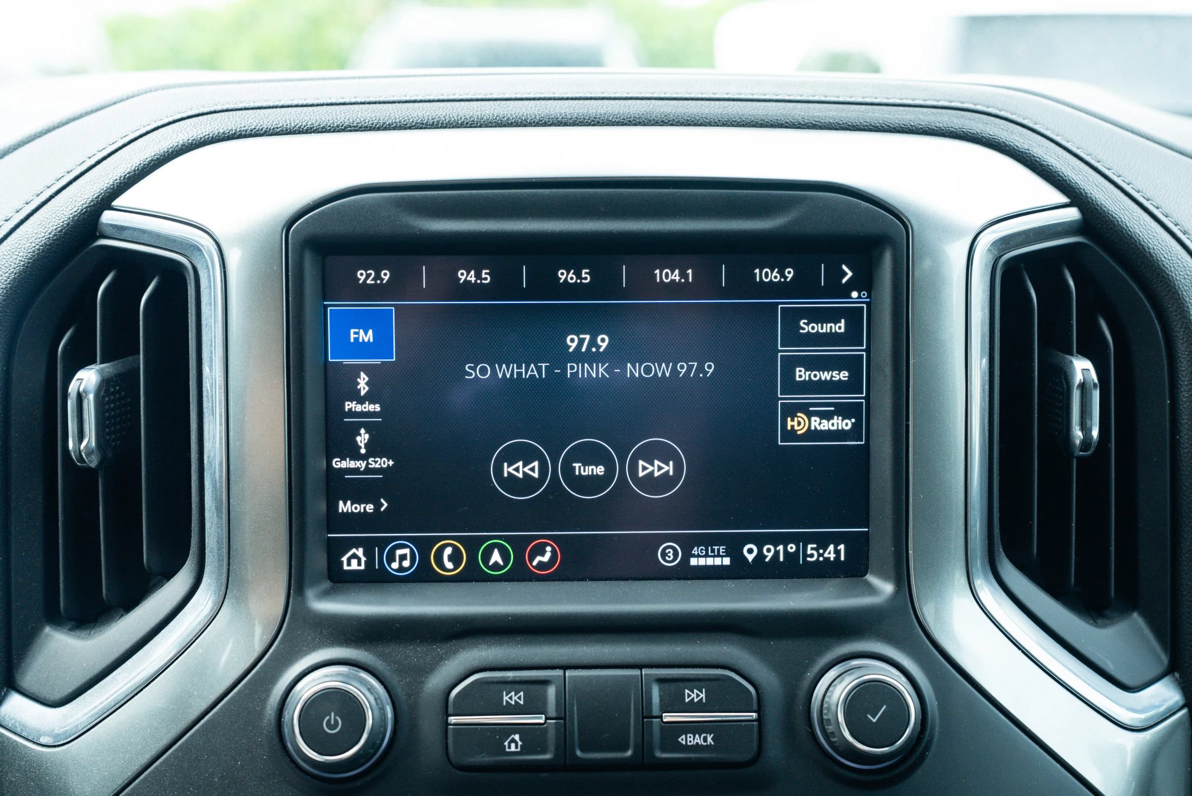 Used 2020 Chevrolet Silverado 1500 LTZ AWD/4WD image 23