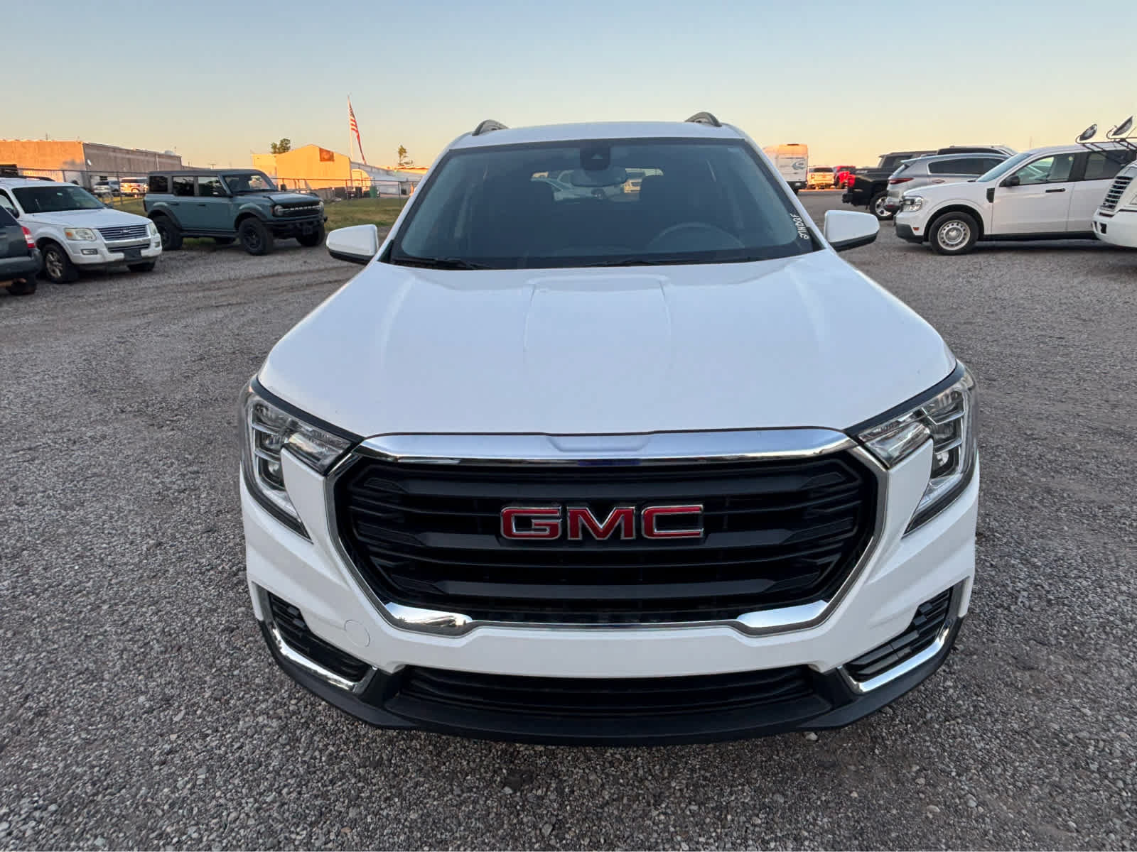 Used 2024 GMC Terrain SLE w/ Driver Convenience Package AWD/4WD image 10