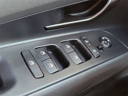 Used 2025 Hyundai Elantra Sport image 14