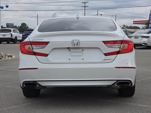 Used 2018 Honda Accord Sport image 16
