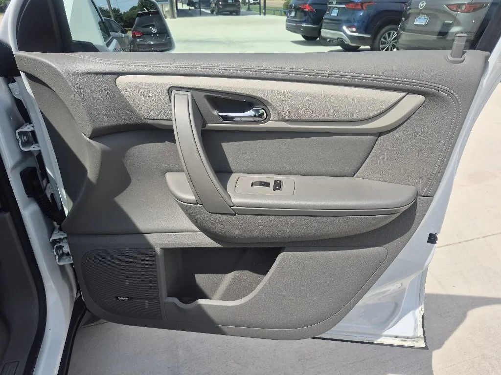 Used 2016 Chevrolet Traverse LT FWD image 16