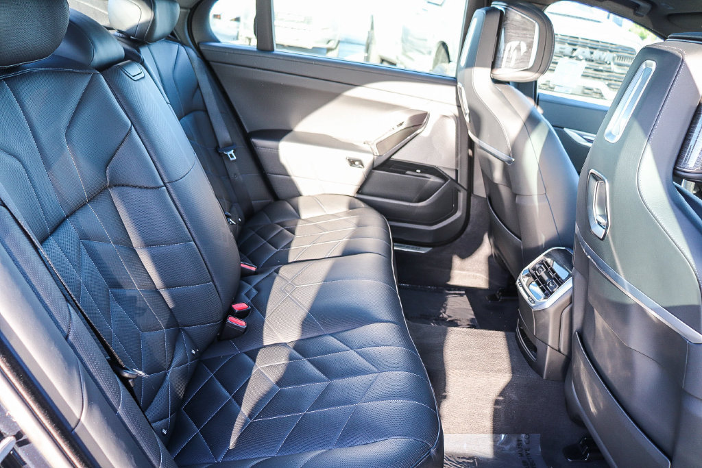 Used 2024 BMW 740i RWD image 19