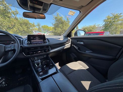 Used 2025 Nissan Rogue SV FWD image 37