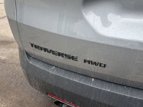 Used 2023 Chevrolet Traverse RS image 5