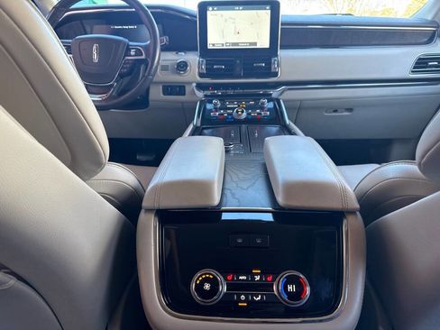 Used 2018 Lincoln Navigator L Reserve w/ Technology Package image 19