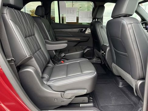 Used 2026 Buick Enclave Avenir AWD/4WD image 25