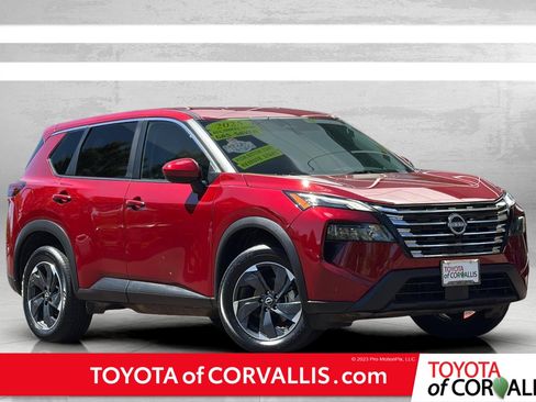 Used 2025 Nissan Rogue SV AWD/4WD image 1
