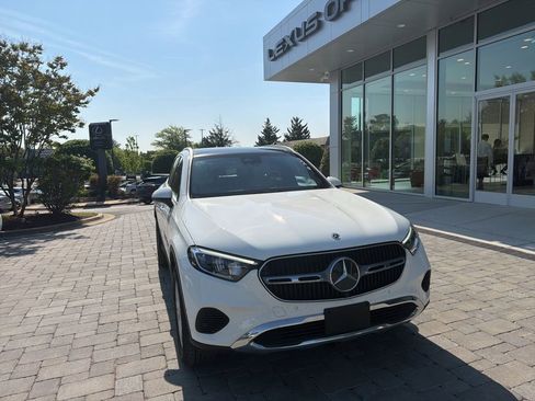 Used 2023 Mercedes-Benz GLC 300 4MATIC image 2