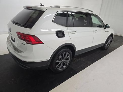 Used 2023 Volkswagen Tiguan SE AWD/4WD image 3