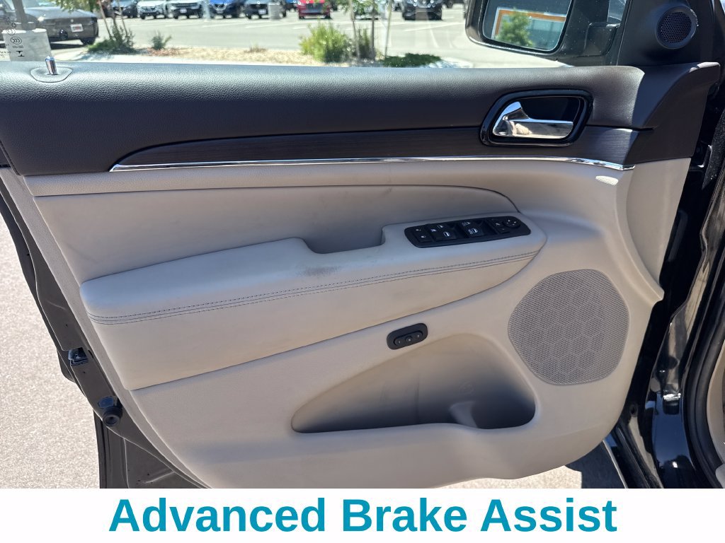 Used 2020 Jeep Grand Cherokee Overland AWD/4WD image 12