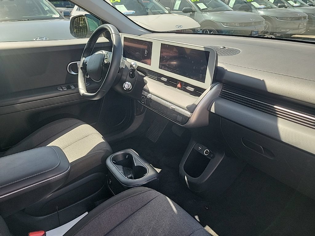 Used 2024 Hyundai Ioniq 5 SE RWD image 3