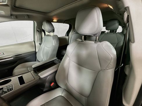 Certified 2024 Toyota Sienna XLE FWD image 19