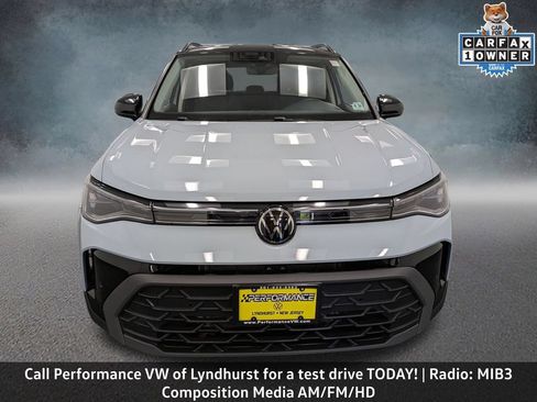 Used 2025 Volkswagen Taos SE AWD/4WD image 2