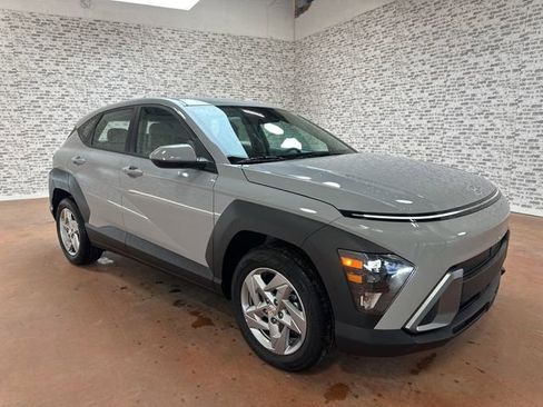 New 2026 Hyundai Kona SE image 1