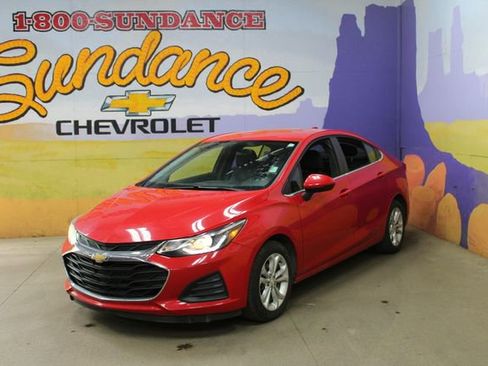 Used 2019 Chevrolet Cruze LT w/ LT True North Edition FWD image 2
