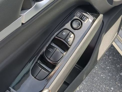 Used 2024 Nissan Altima 2.5 SR FWD image 17