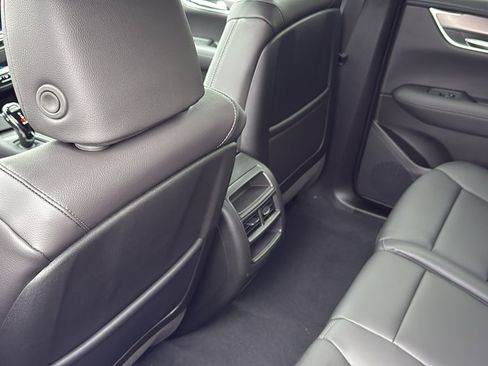 New 2025 Cadillac XT5 Luxury image 30