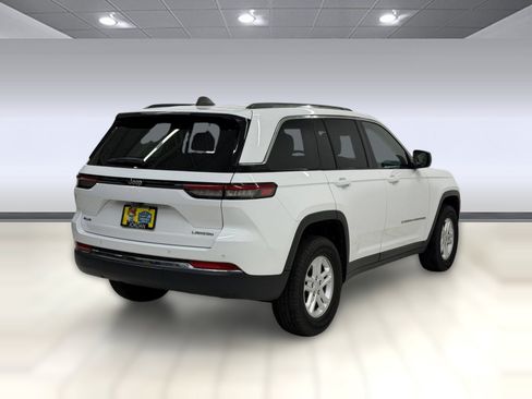 Used 2023 Jeep Grand Cherokee Laredo w/ Luxury Tech Group I AWD/4WD image 7