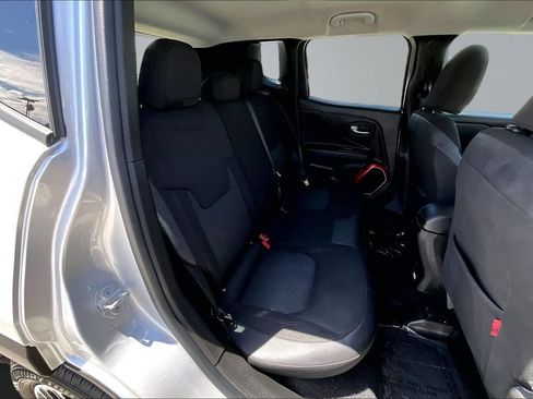 Certified 2016 Jeep Renegade Trailhawk AWD/4WD image 18