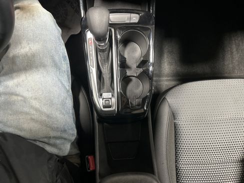 Used 2025 Chevrolet Trax LT w/ LT Convenience Package image 23