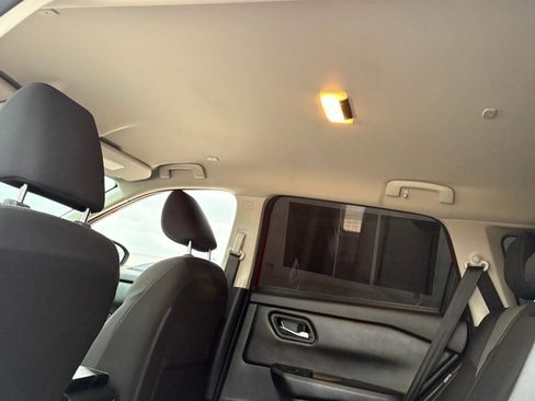 Certified 2024 Nissan Rogue SV FWD image 33