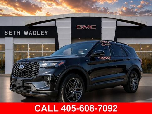 Used 2025 Ford Explorer ST-Line w/ ST-Line Street Pack AWD/4WD image 3