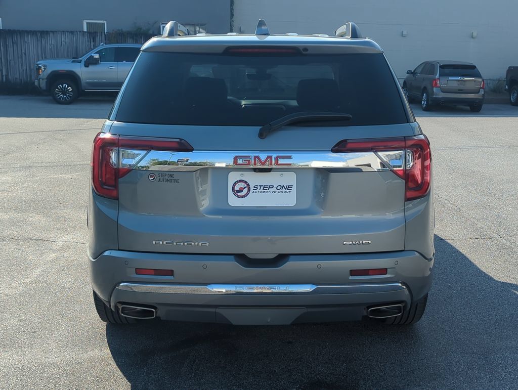 Used 2023 GMC Acadia Denali w/ Denali Ultimate Package AWD/4WD image 5