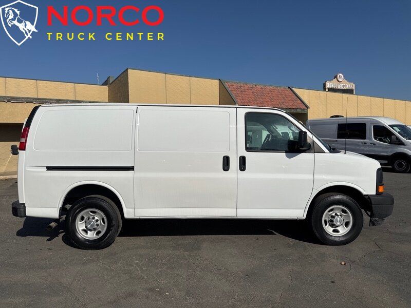 Used 2017 Chevrolet Express 2500 RWD image 1