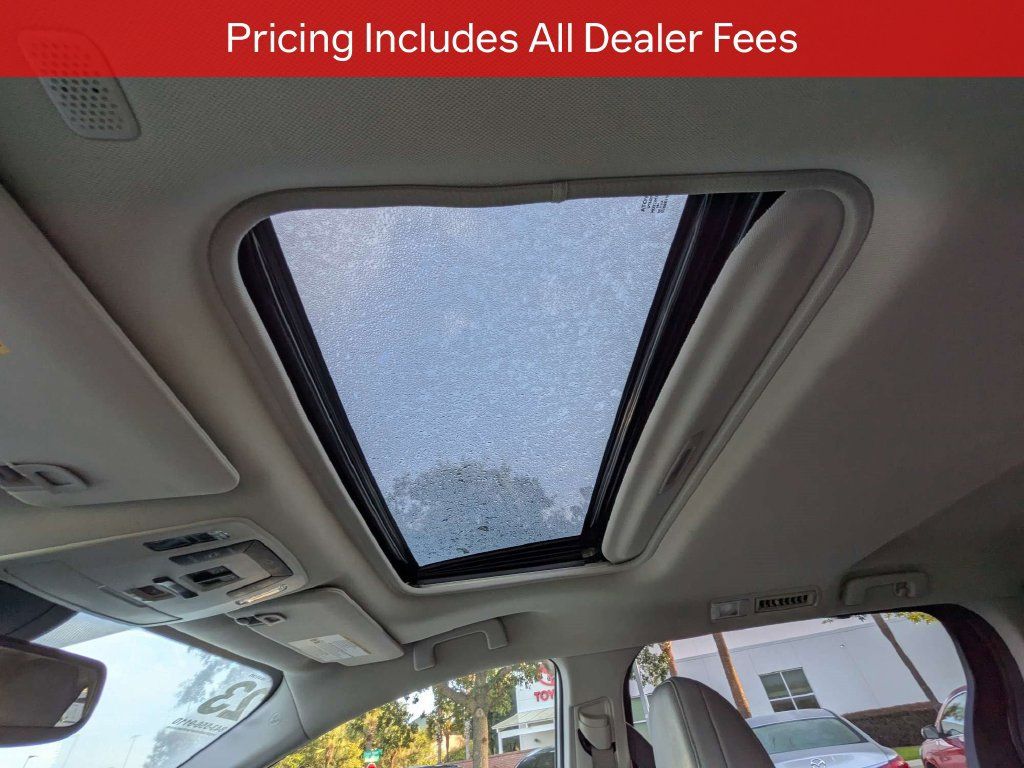 Used 2023 Toyota Sienna XLE FWD image 23