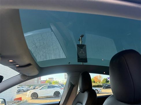 Used 2022 Tesla Model Y Performance image 15