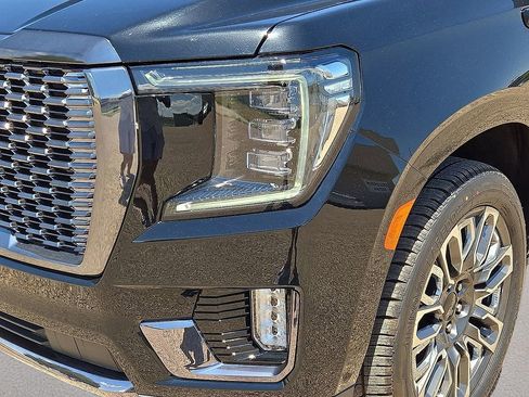 Used 2023 GMC Yukon Denali Ultimate AWD/4WD image 9